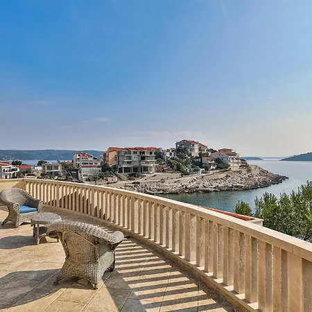 Lovely In With House Sea View