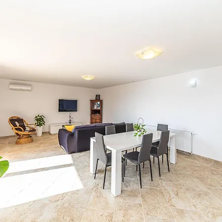 Hébergement de vacances Lovely In With House Sea View *