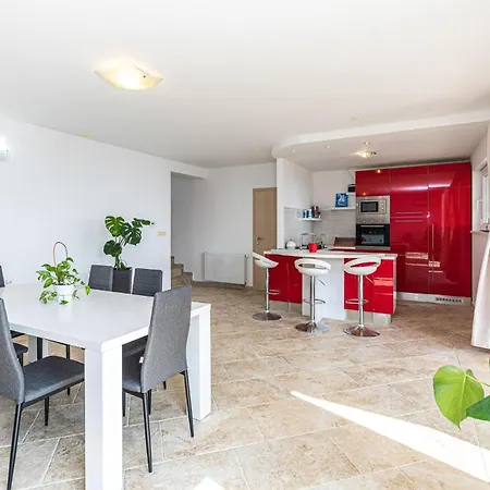 Hébergement de vacances Lovely In With House Sea View *